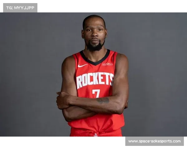 杜兰特穿火箭战袍重返俄城 见证雷霆老东家夺冠庆典盛况